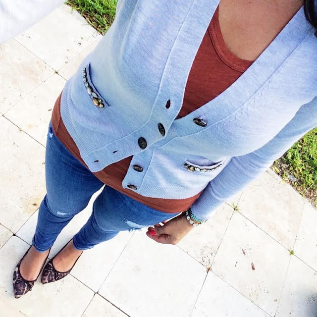 fall-outfit-distressed-denim-jeans