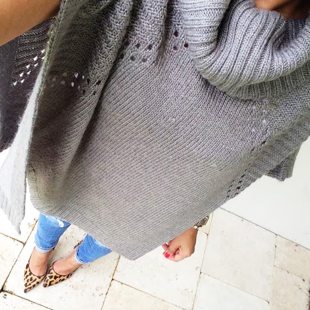 fall-outfit-distressed-denim-jeans-poncho-sweater