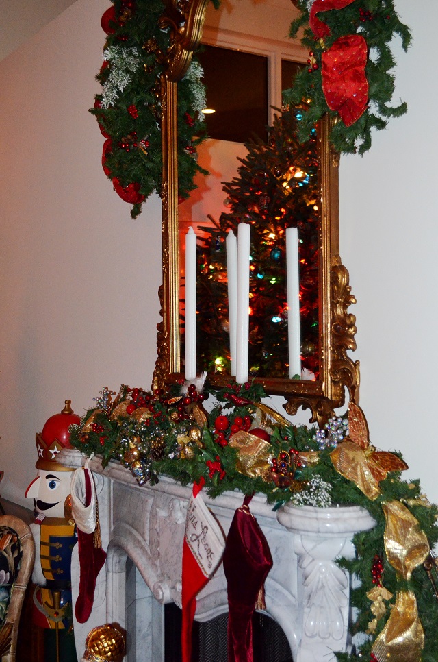 Christmas-mantle