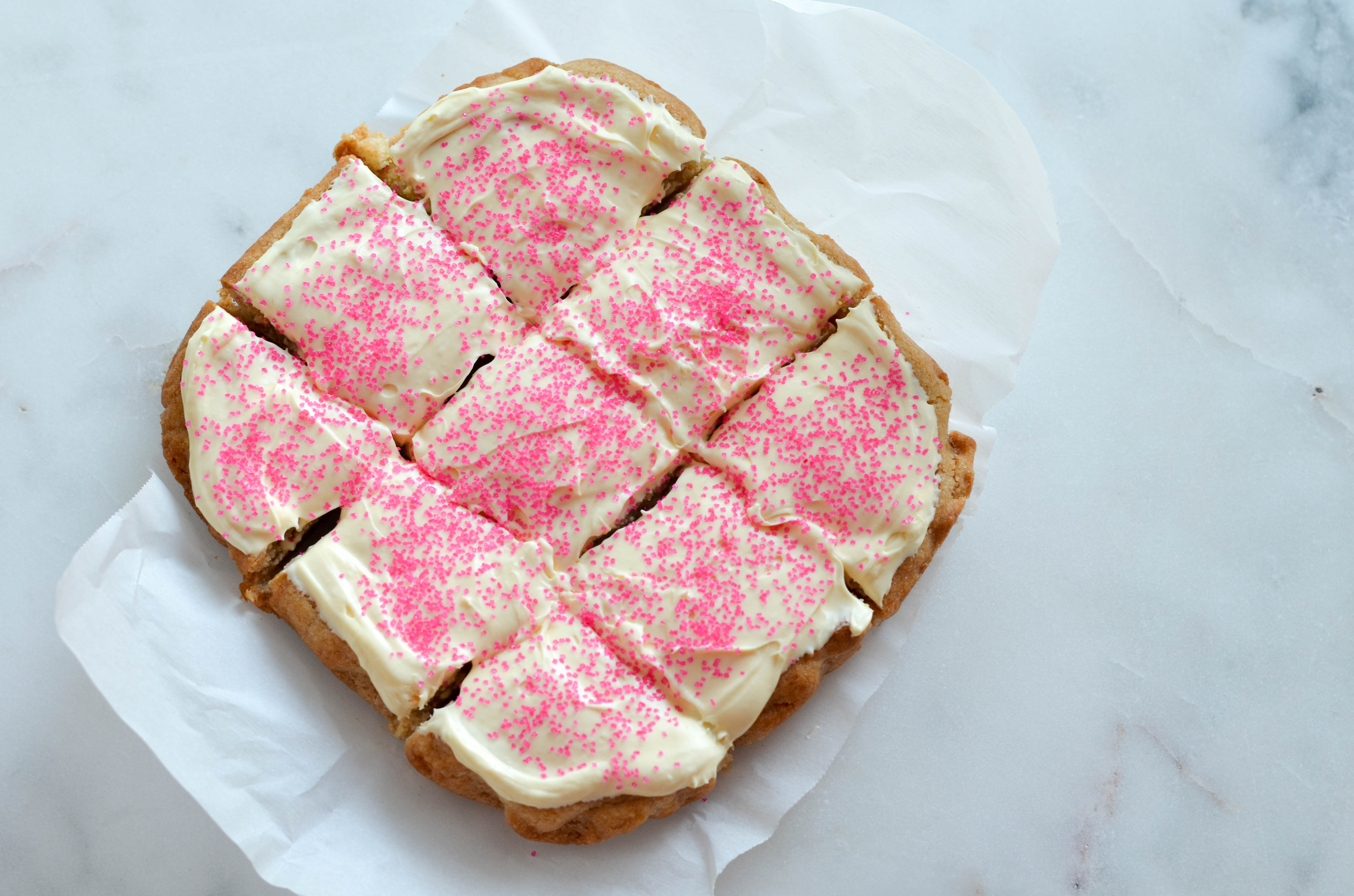 VALENTINE'S DAY DESSERTS FOR THE FAMILY- sugar cookie bars