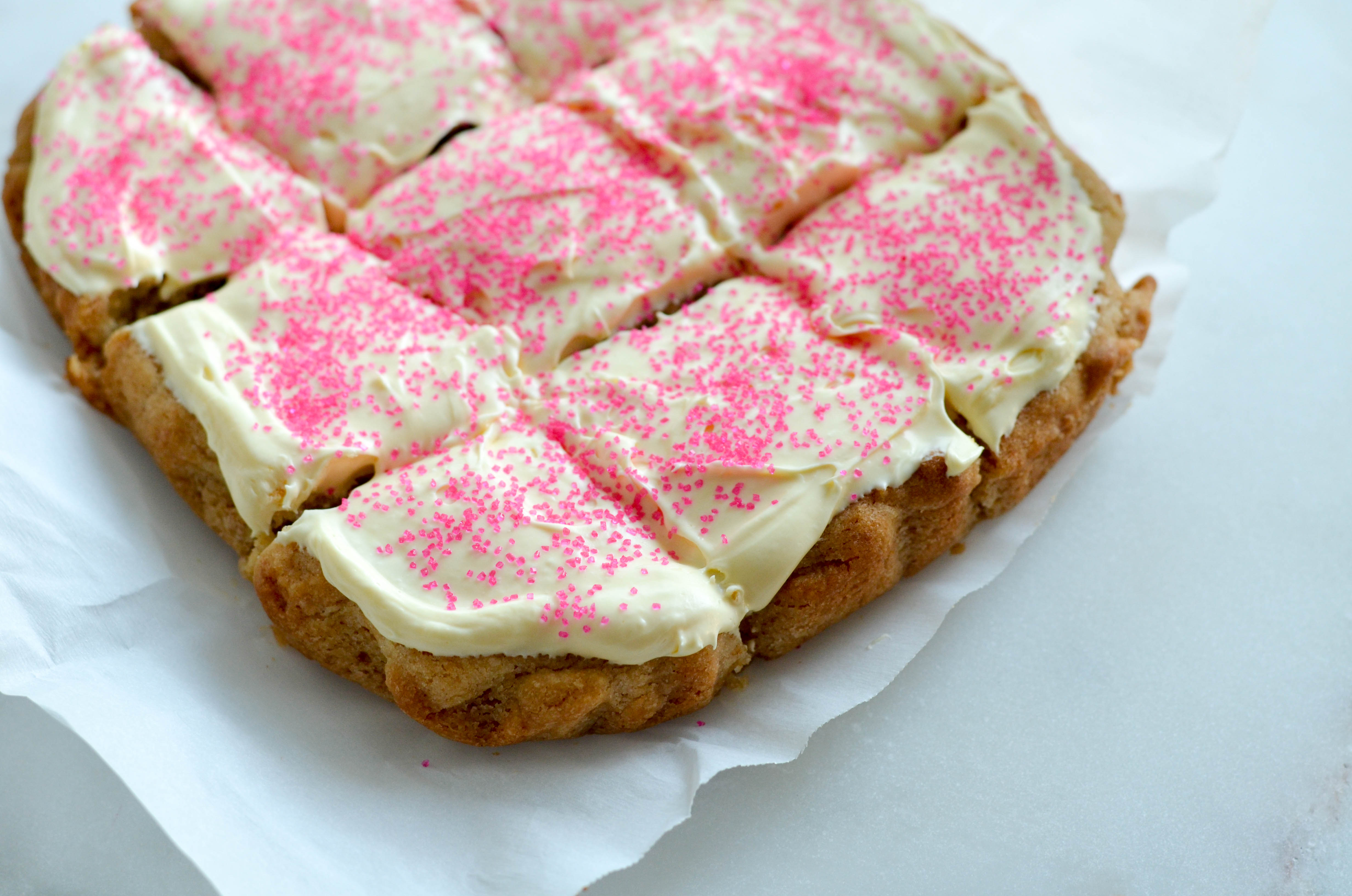 VALENTINE'S DAY DESSERTS FOR THE FAMILY- sugar cookie bars