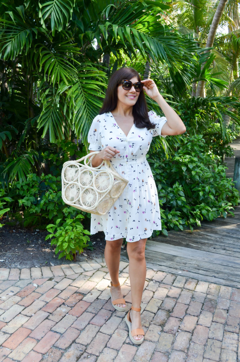 OUTFIT IDEAS TO WEAR IN-BETWEEN SEASONS- Beautifully Seaside