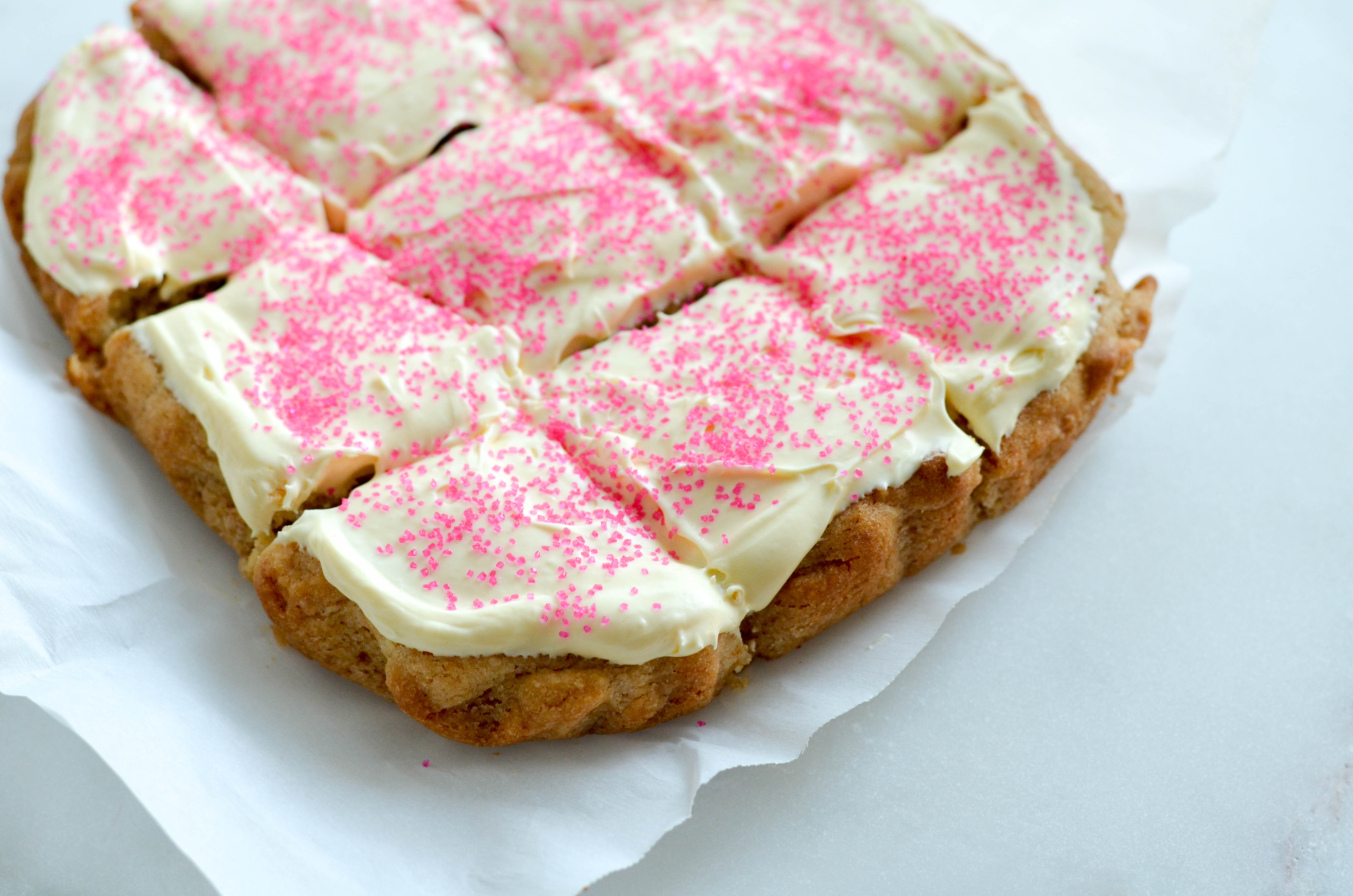 EASY VALENTINE'S DAY TREAT THE WHOLE FAMILY CAN ENJOY Sugar Cookie Bars- Beautifully Seaside