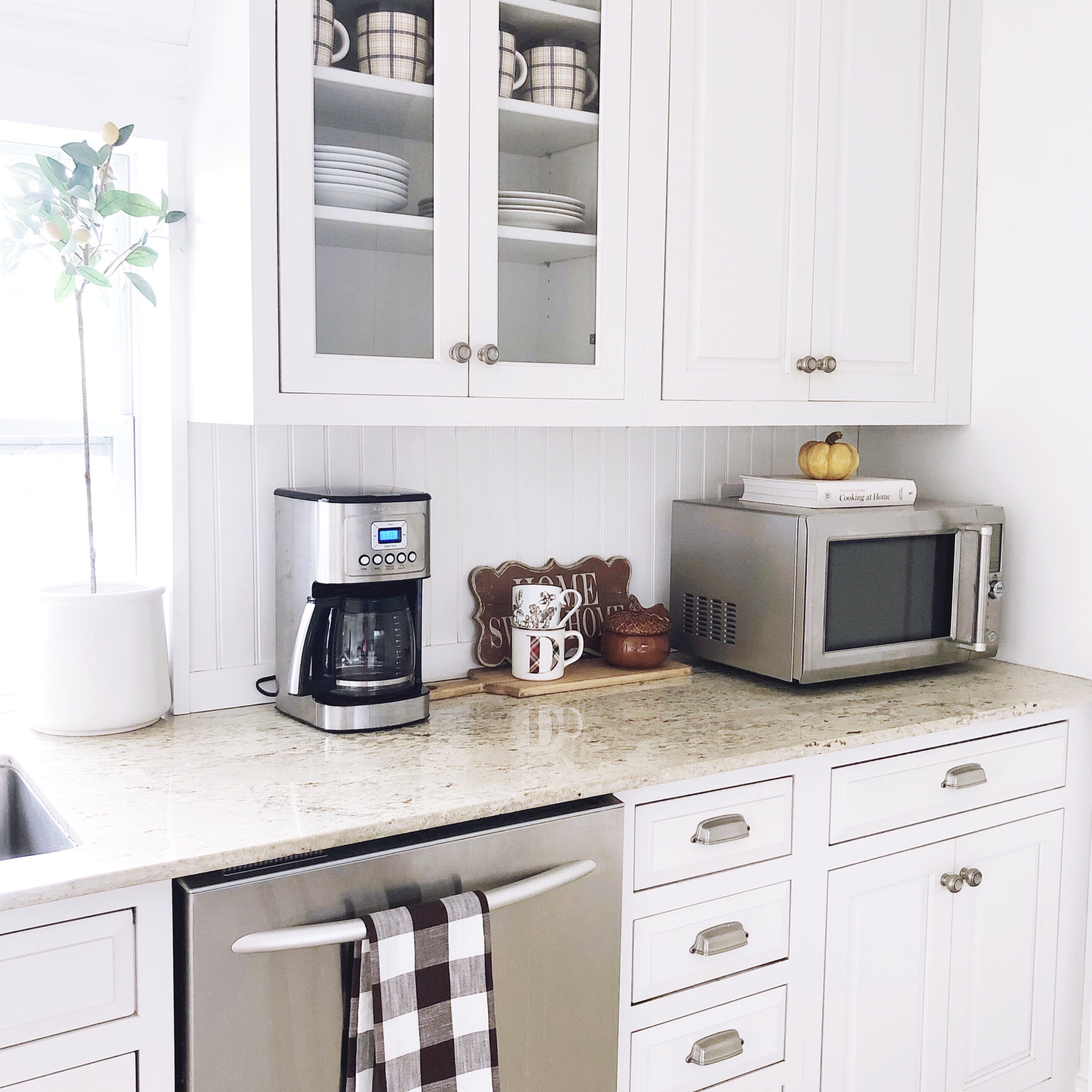 Beautifully Seaside fall kitchen