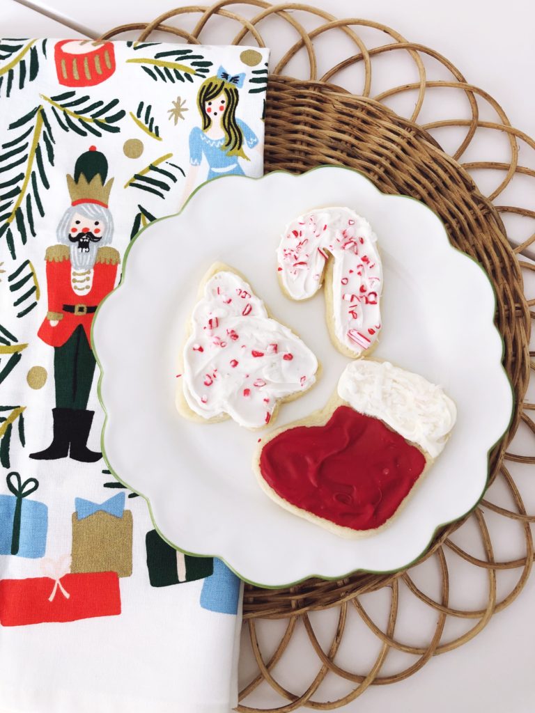 Desiree Leone of Beautifully Seaside features a beautiful list of Friday Favorites filled with lots of festive holiday looks.