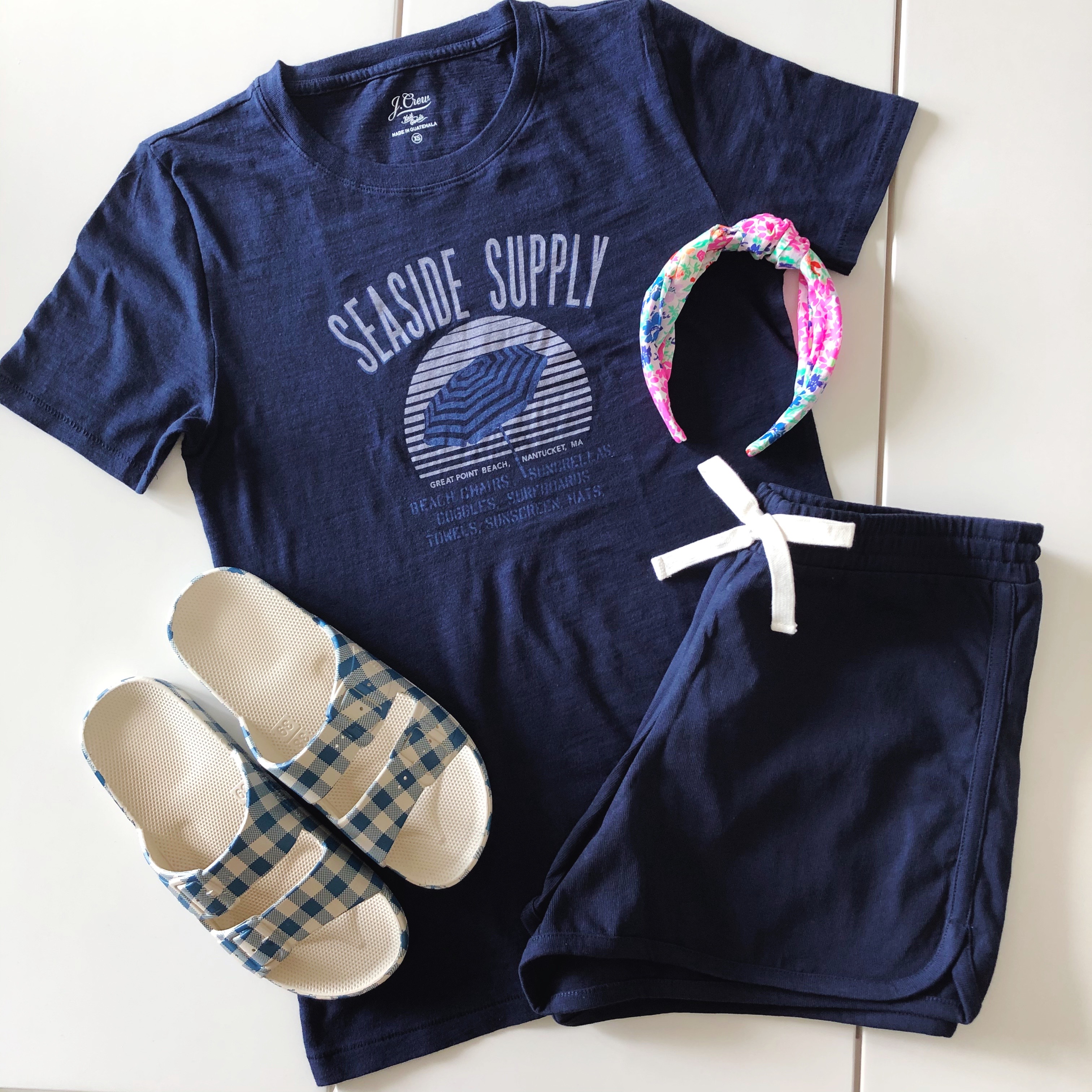 Desiree Leone of Beautifully Seaside features four casual J.Crew spring outfits that are on sale now! Shop graphic t-shirts and more!