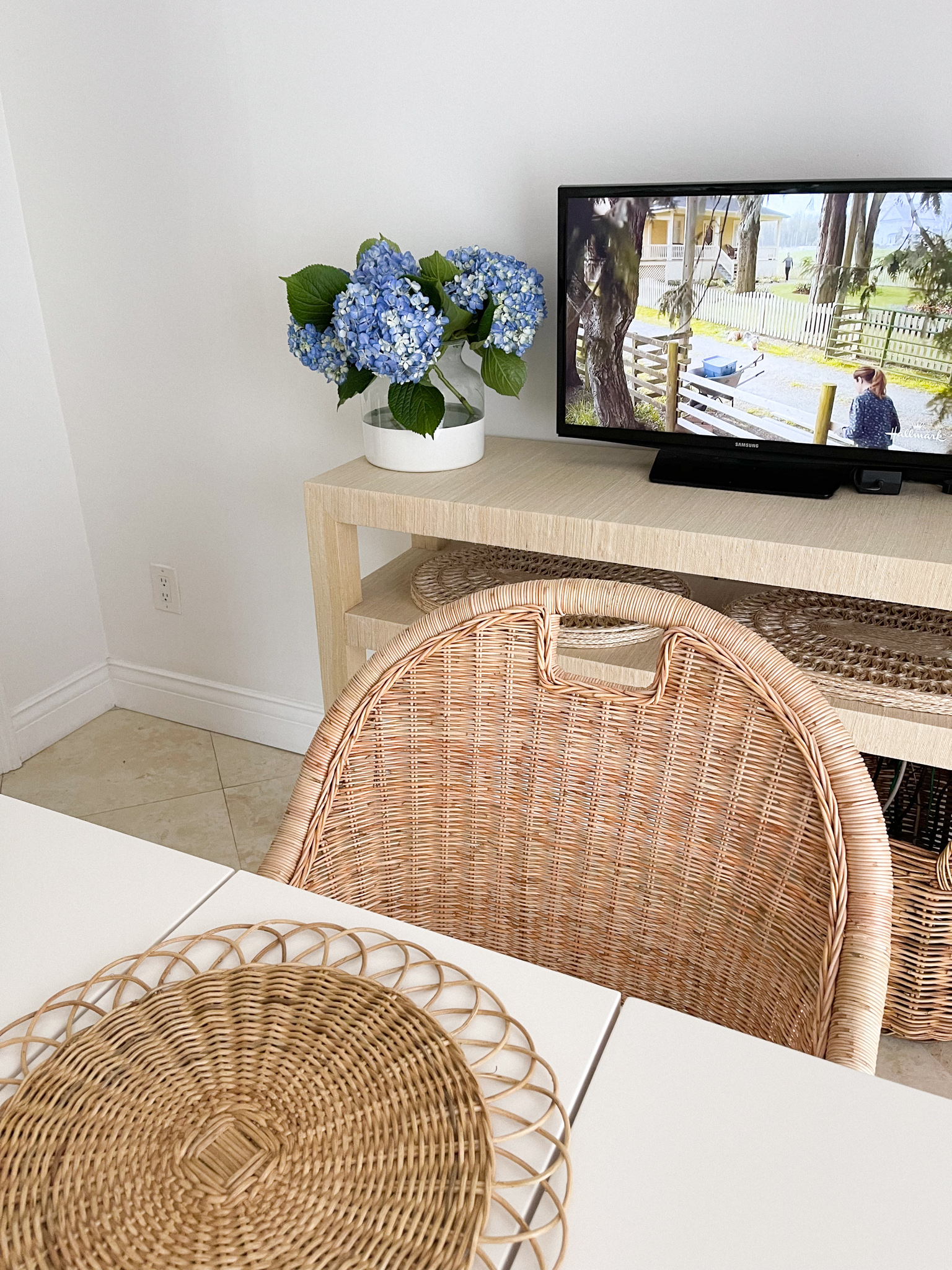 Desiree Leone of Beautifully Seaside features, My Early Fall Coastal Dining Room. 