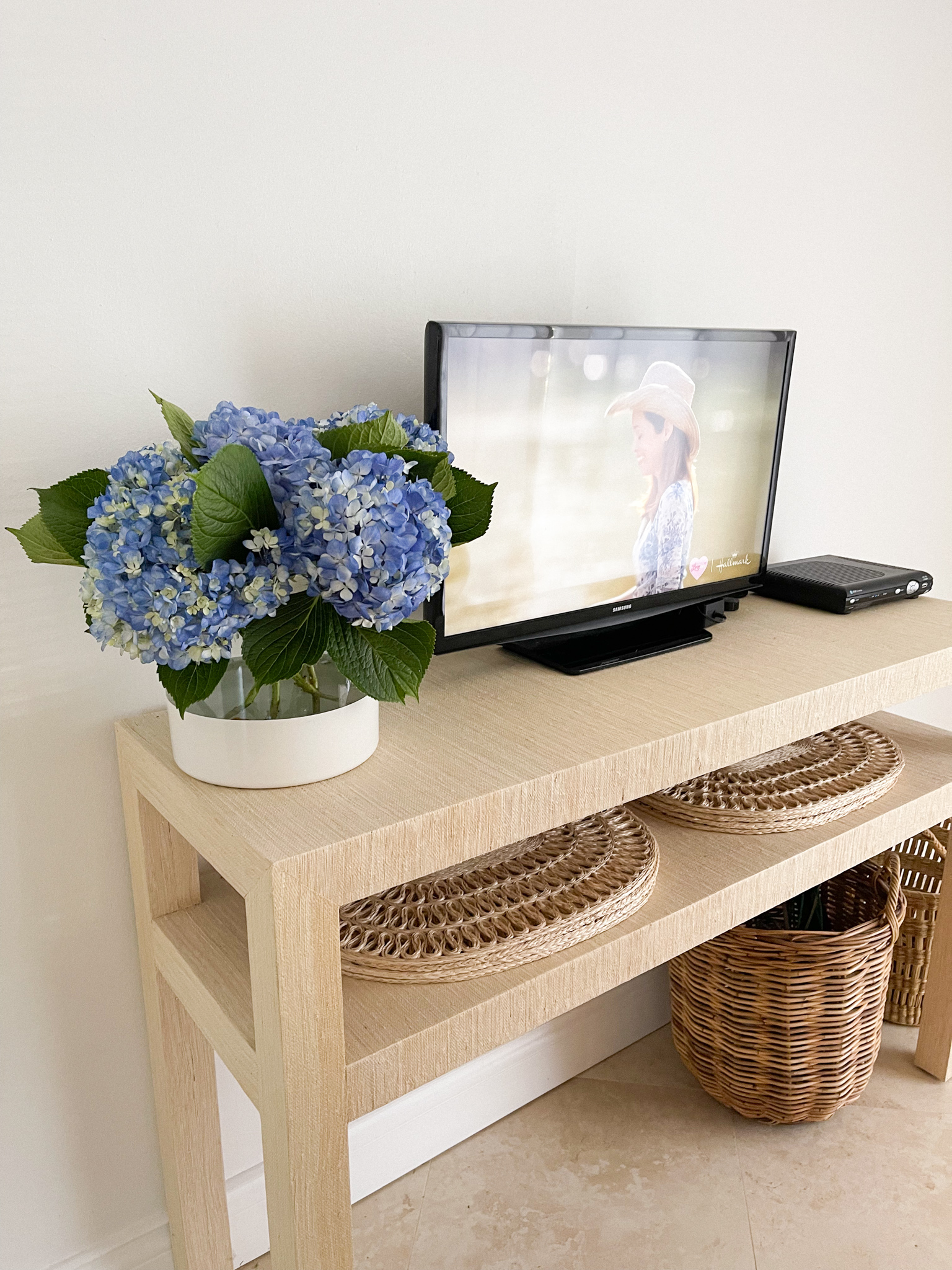 Desiree Leone of Beautifully Seaside features, My Early Fall Coastal Dining Room. 