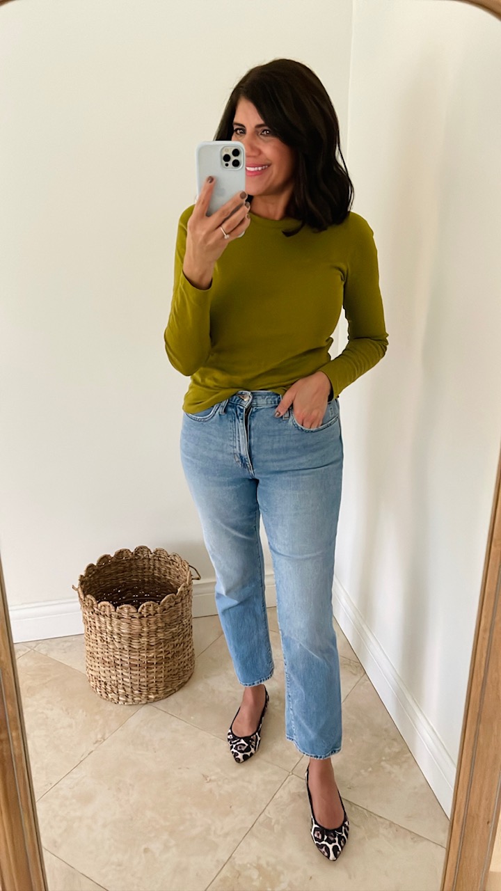 6 easy fall outfits to wear this season featuring J.Crew boyfriend jeans and mossy green loving sleeve t-shirt by Desiree Leone of Beautifully Seaside. 