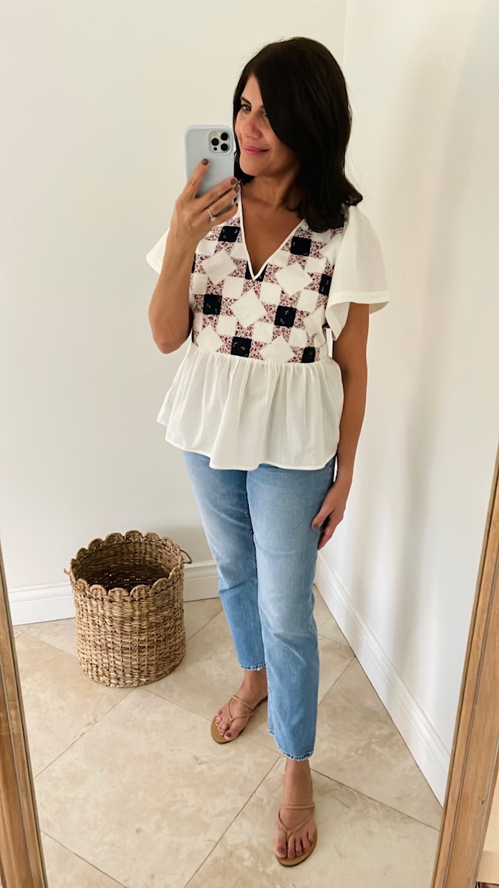 6 easy fall outfits to wear this season featuring boyfriend jeans and Madewell patchwork quilted top by Desiree Leone of Beautifully Seaside. 