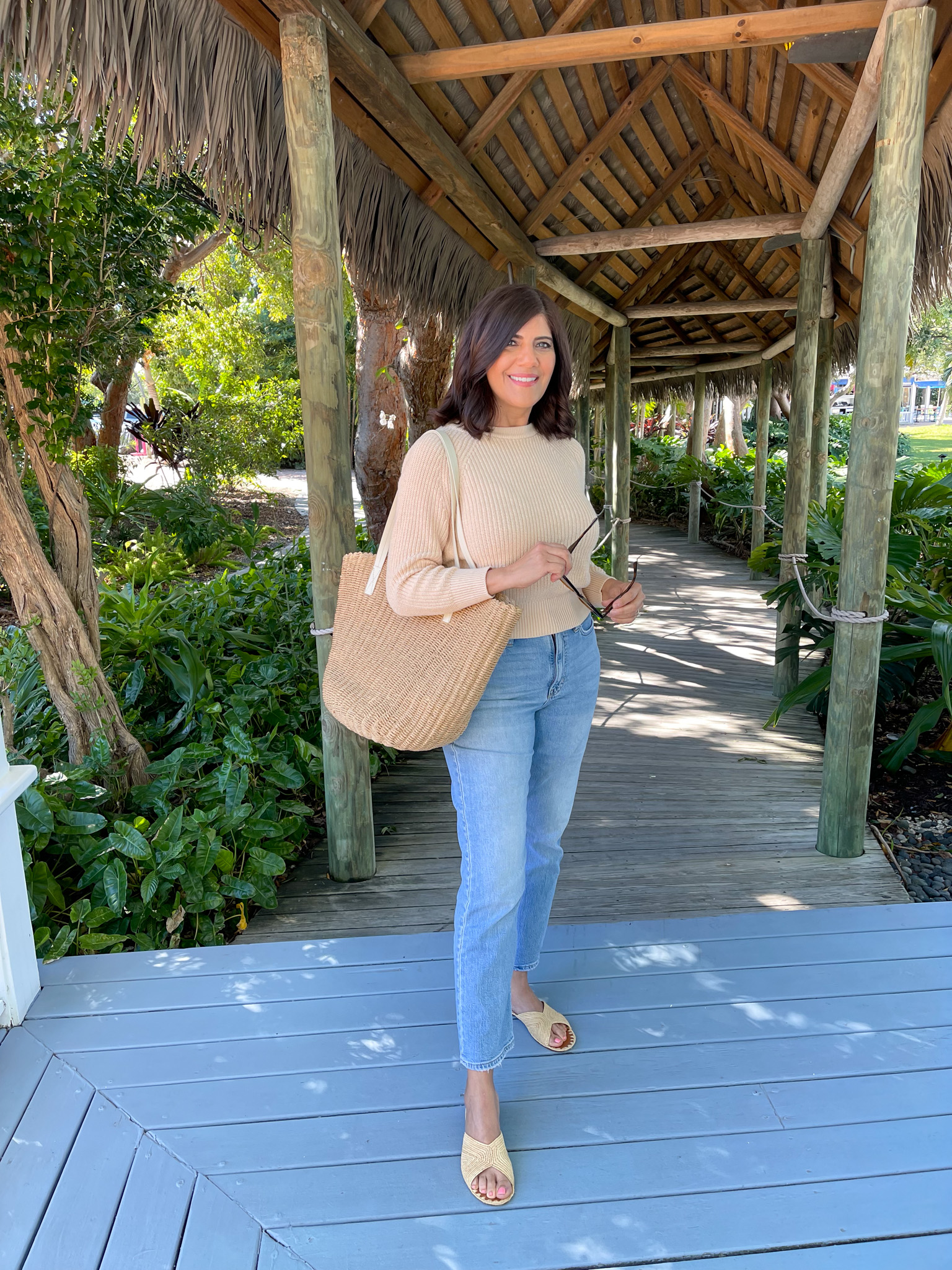 Desiree Leone of Beautifully Seaside features lots of outfit ideas in this post featuring, 8 January style moments my readers enjoyed. 