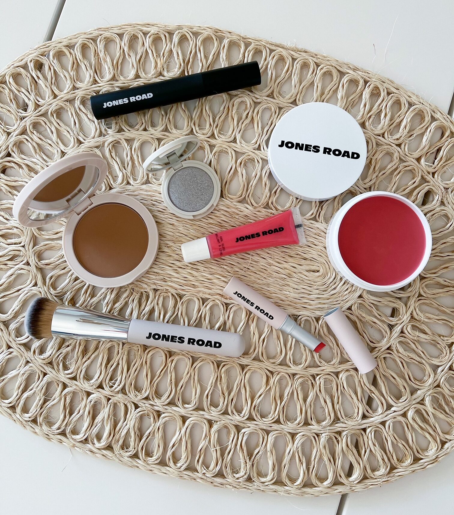 Looking for a new makeup brand to try? Desiree Leone of Beautifully Seaside shares 5 reasons why Jones Road Beauty should be your go-to makeup brand.