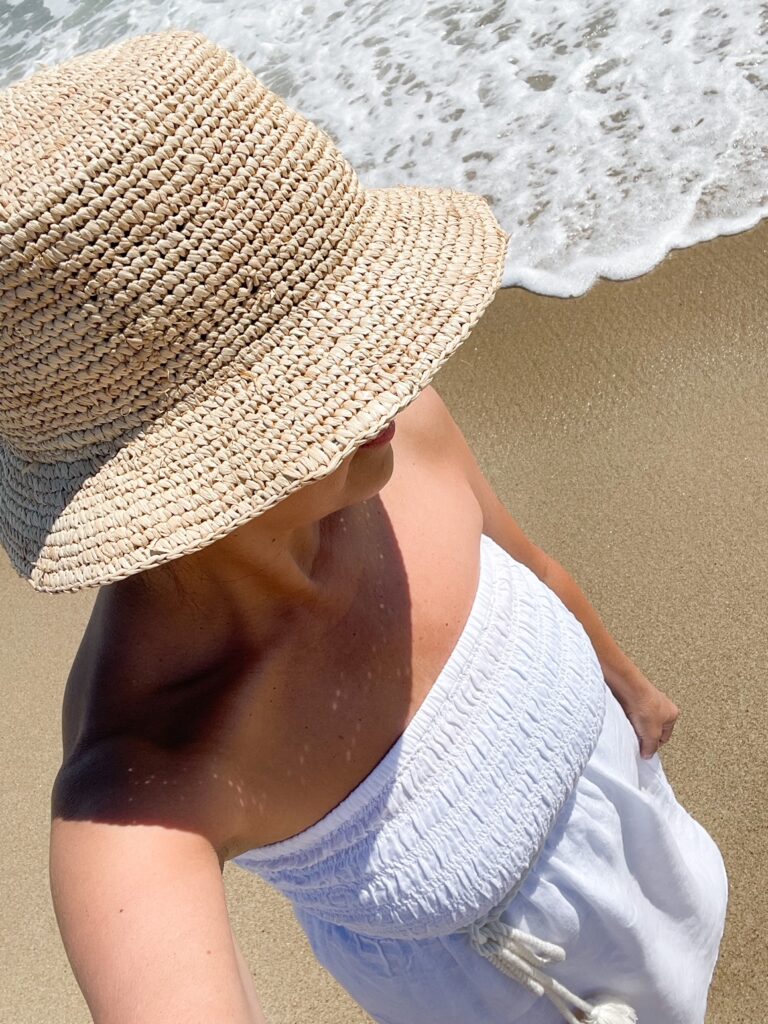 Desiree Leone of Beautifully Seaside shares this week's, 5 THINGS I'M LOVING 3/31/25, featuring new finds for warm weather vacations.