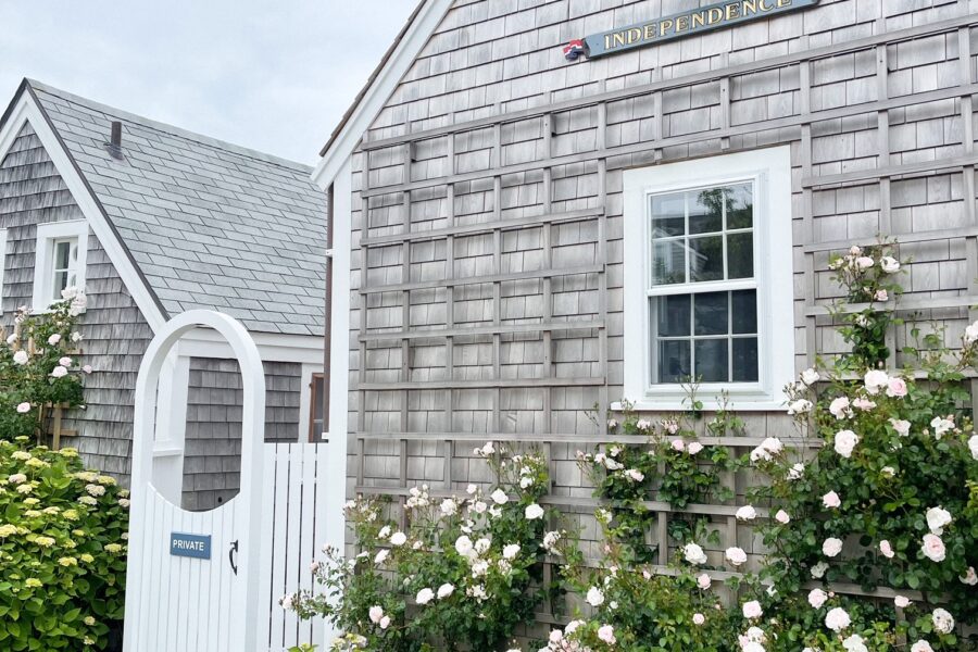 Desiree Leone of Beautifully Seaside shares, 10 beautiful coastal-inspired summer decor ideas for a breezy home.
