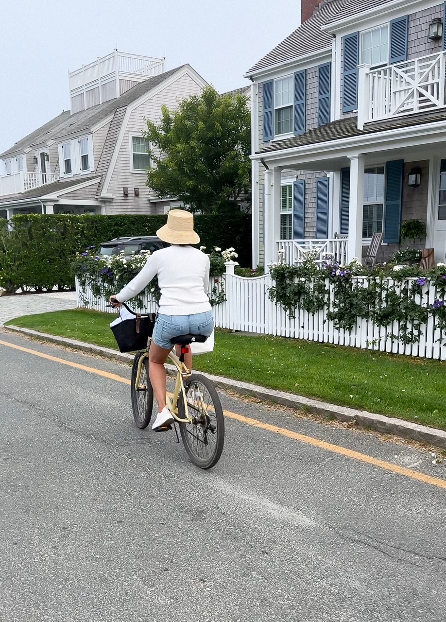 The Friday Coastal Edit: Late Summer Picks for That Endless Vacation Feel filled with Nantucket inspired finds for the season.