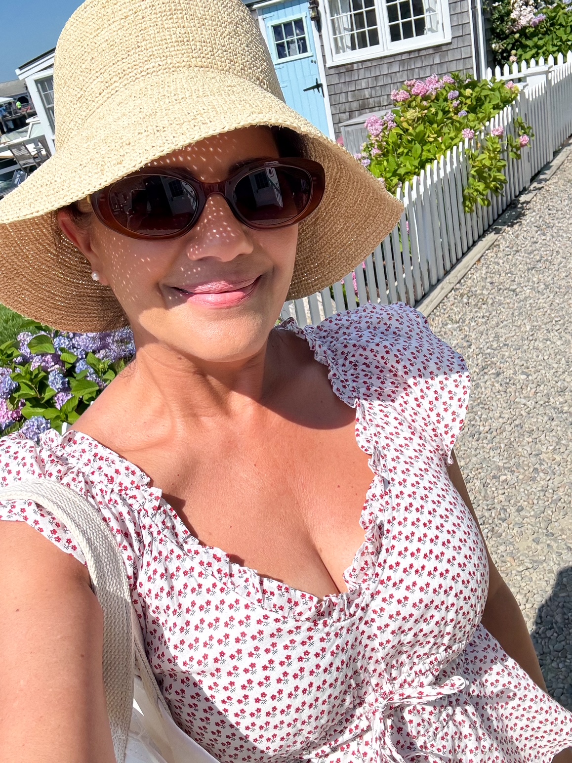 Cottage-Style Tops That Look So Good With White Jeans and more cute tops to wear with them all summer long.